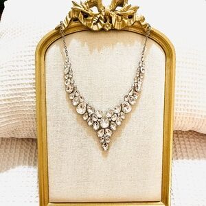 Elegant Crystal Statement Necklace!